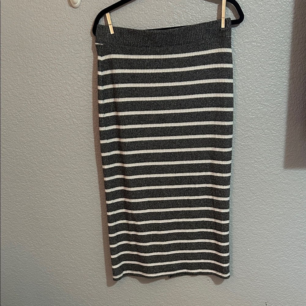 GAP Black and White Knit Striped Pencil Skirt - Medium Tall